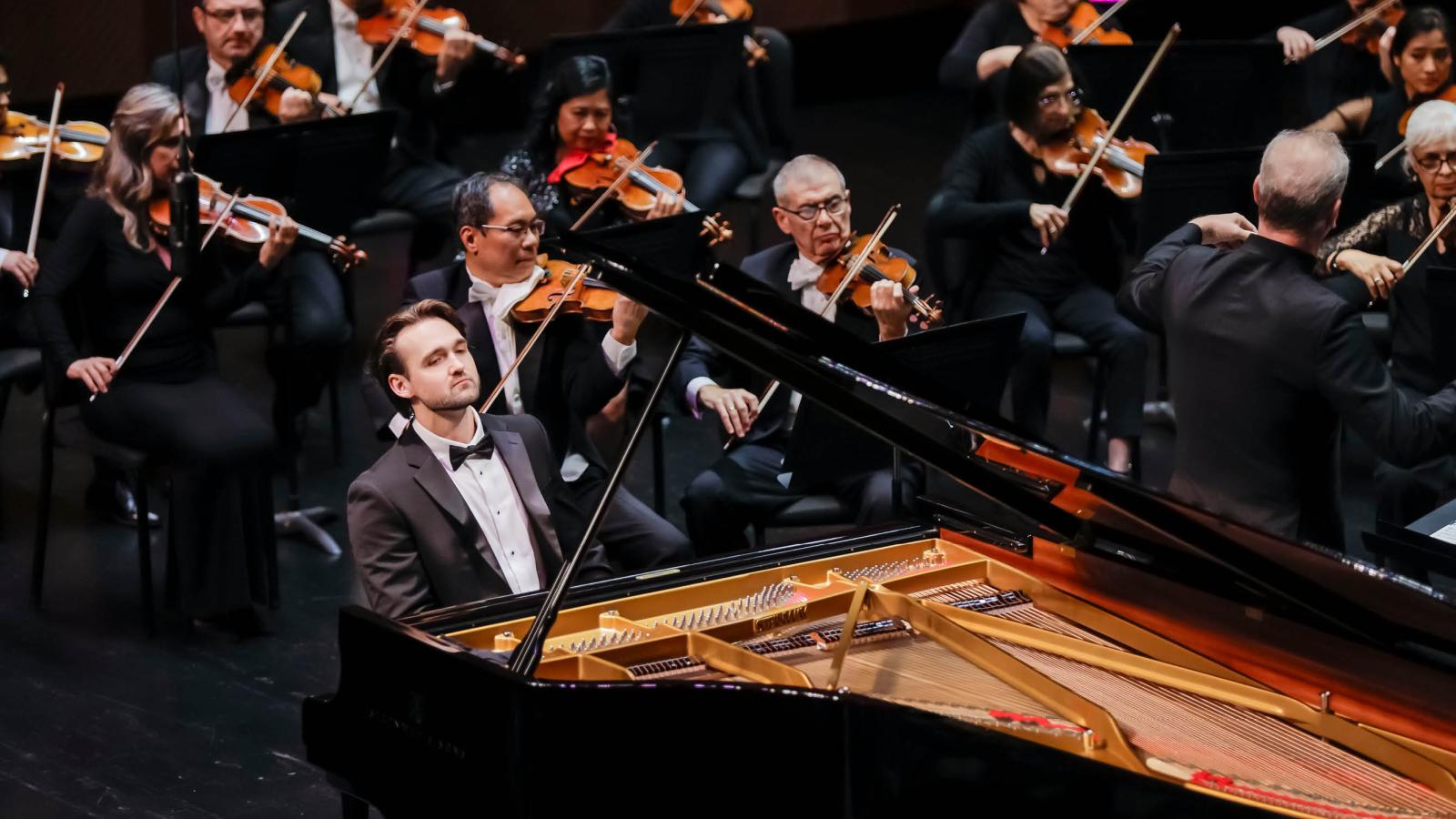 philipp lynov mozart concerto.